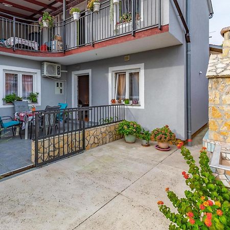 Lovely Apartment In Premantura With Wifi Exterior foto